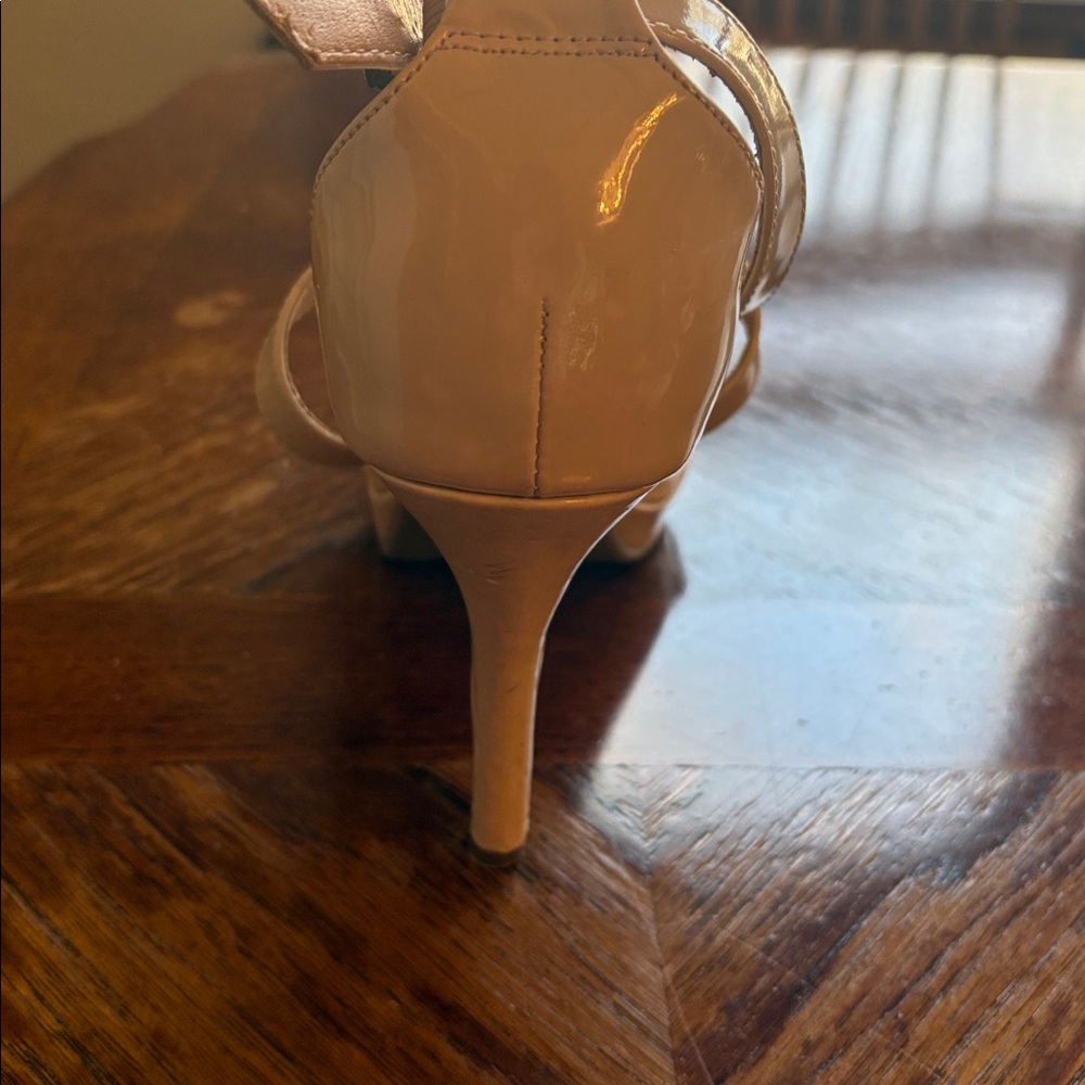 Daisy Fuentes Women's Beige Strappy Heels - Picture 3 of 3